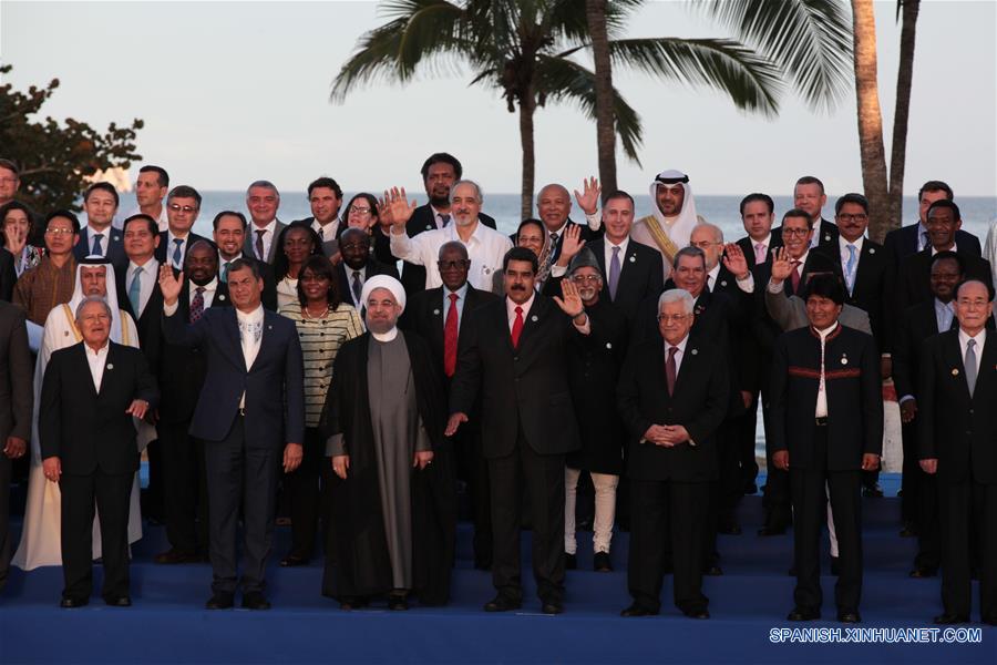 Algunos de los asistentes a la cumbre de Margarita. En el centro, los presidentes Hasán Rouhaní (Irán), Nicolás Maduro (Venezuela) y Mahmud Abás (ANP). Fuente: CCTV