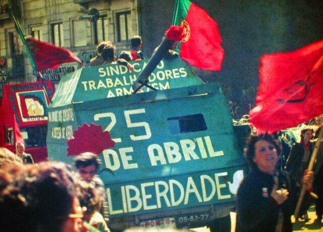 El canto de cisne de los movimientos revolucionarios: La Revolución de los Claveles