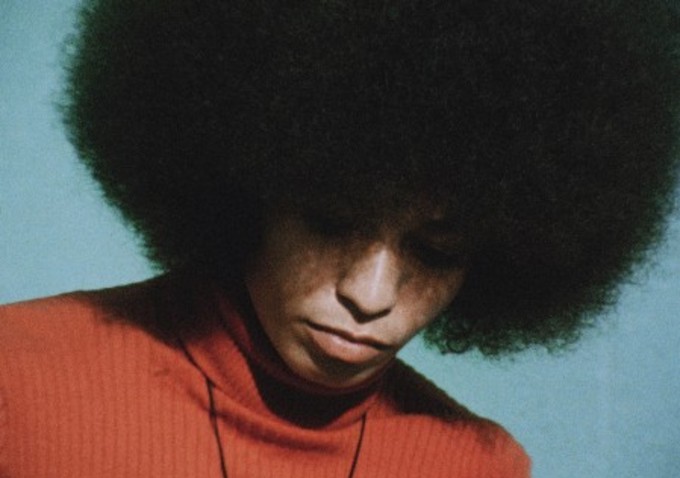 Angela Davis, autora de “Mujeres, Raza y Clase” (1981), activista y militante política 