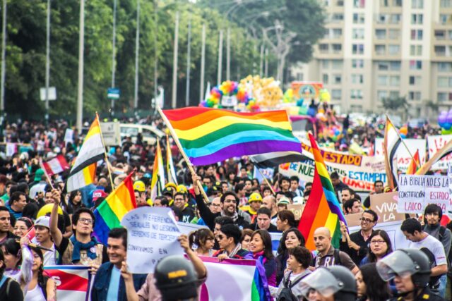 «Rainbow is the new black»: a la caza del homosexual