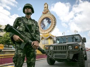 Tailandia, la democracia de los militares