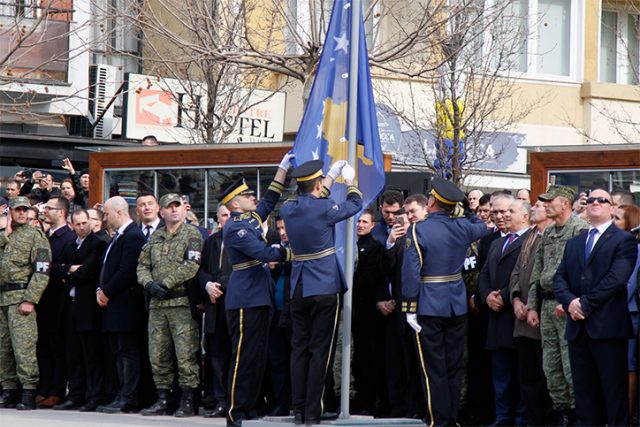 Un nuevo Gobierno y viejos desafíos para Kosovo