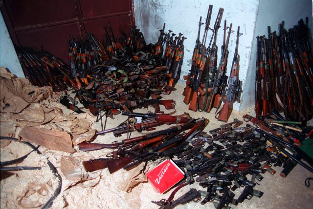 ¿Existen tratados que regulen la venta de armas?