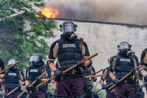 Armas, torpeza y corrupción: por qué la policía estadounidense mata a tanta gente