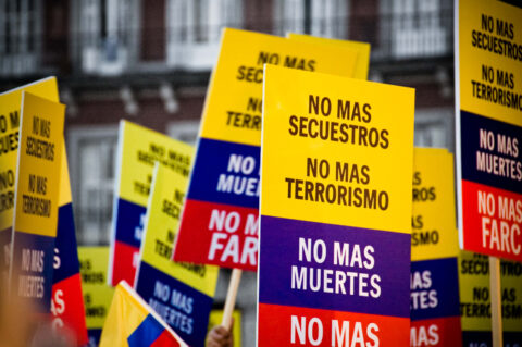La detención de Uribe sigue polarizando Colombia