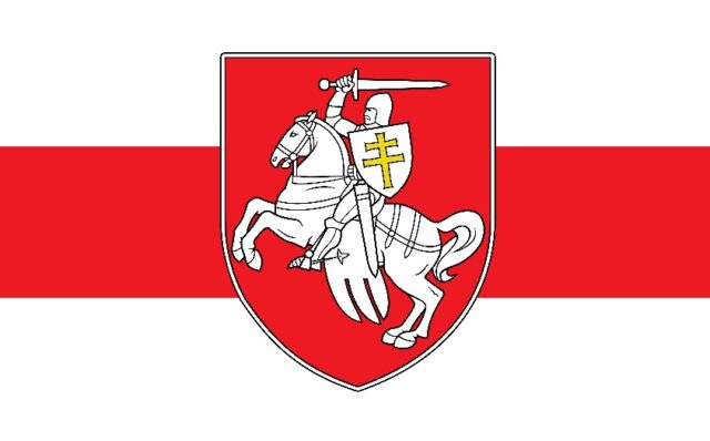 ¿Por qué protestan en Bielorrusia con otra bandera?