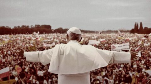 Pederastia, política y aborto: por qué la poderosa Iglesia polaca está perdiendo fieles