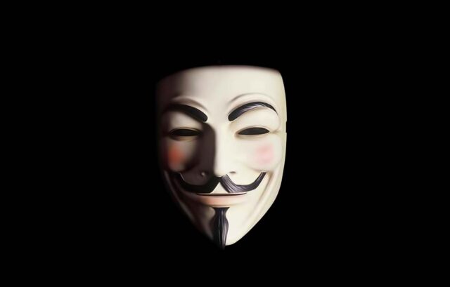 5 de noviembre: se celebra la noche de Guy Fawkes, que conmemora la conspiración de la pólvora