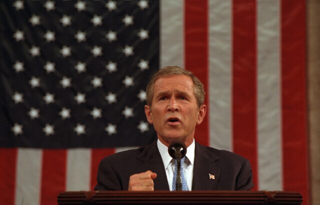 29 de enero de 2002: Bush llama “eje del mal” a Irak, Irán y Corea del Norte y les acusa de apoyar el terrorismo
