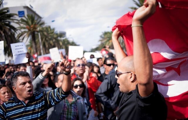 14 de enero de 2011: las protestas en Túnez obligan a Ben Alí a dimitir y abandonar el país