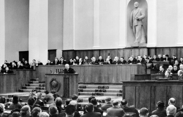 25 de febrero de 1956: Jrushchov pronuncia su “discurso secreto”, con el que dio inicio a la desestalinización
