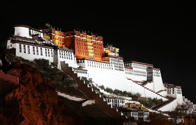 28 de marzo de 1959: China disuelve el Gobierno de Tíbet para anexionarse el territorio