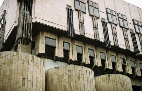 Brutalismo soviético y palacios en el metro: la arquitectura que está destruyendo la guerra en Ucrania