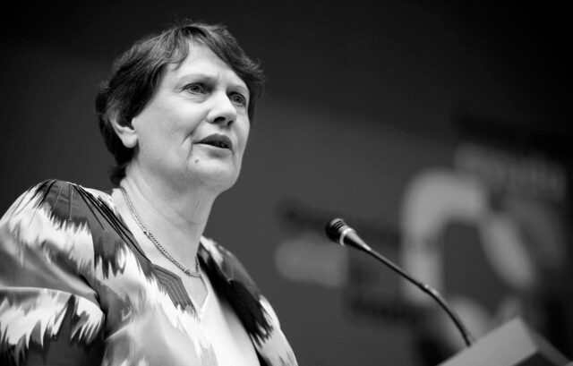 Helen Clark: “Occidente debe evitar meter a China y Rusia en el mismo saco”