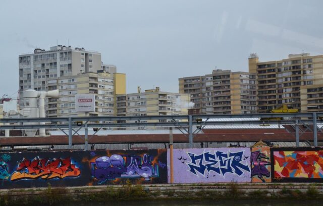 ¿Qué son las banlieues francesas?