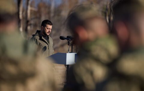 Por qué un Zelenski aferrado al poder puede costarle la guerra a Ucrania