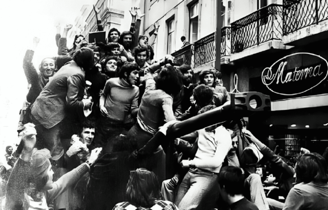 ¿Qué fue la Revolución de los Claveles?