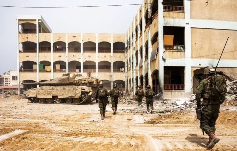 Cómo Israel manipula el derecho internacional para atacar hospitales en Gaza