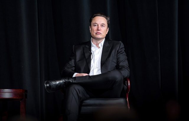Elon Musk se ha convertido en un peligro para la democracia global
