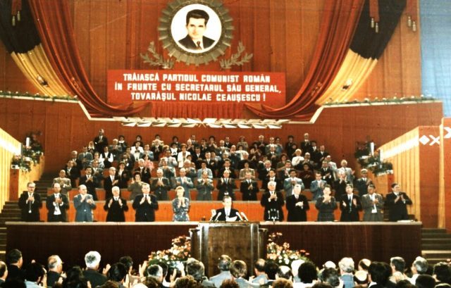 Ceaușescu, el dictador comunista que fue fusilado el día de Navidad