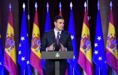 Cómo Pedro Sánchez usa la política exterior para tapar escándalos internos