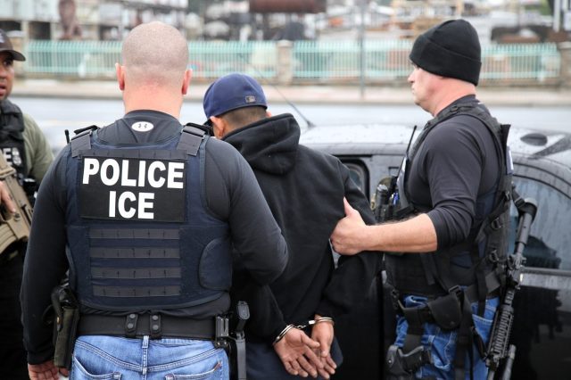 ¿Qué es el ICE, la poderosa policía contra inmigrantes de Trump?