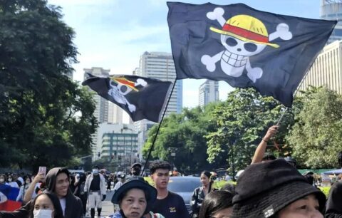 Banderas de 'One Piece' en protestas en Filipinas
