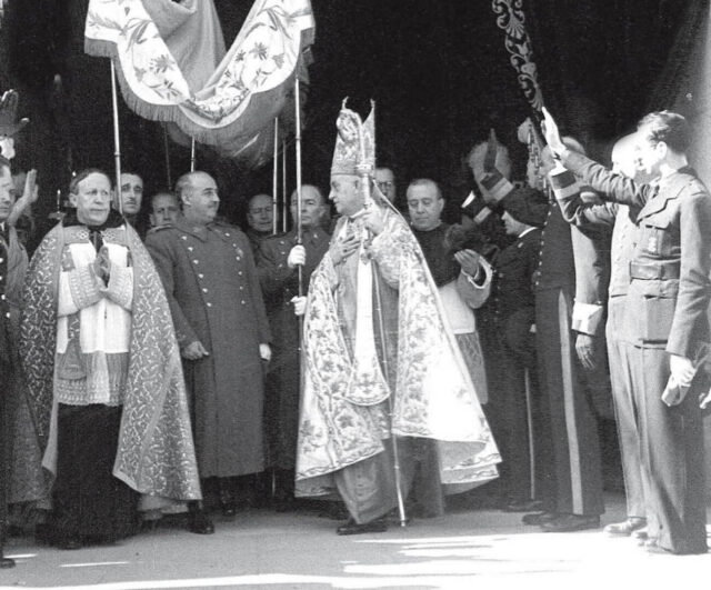 España y el Vaticano: una historia de pecados liberales, fracaso laico y curas rojos en el franquismo