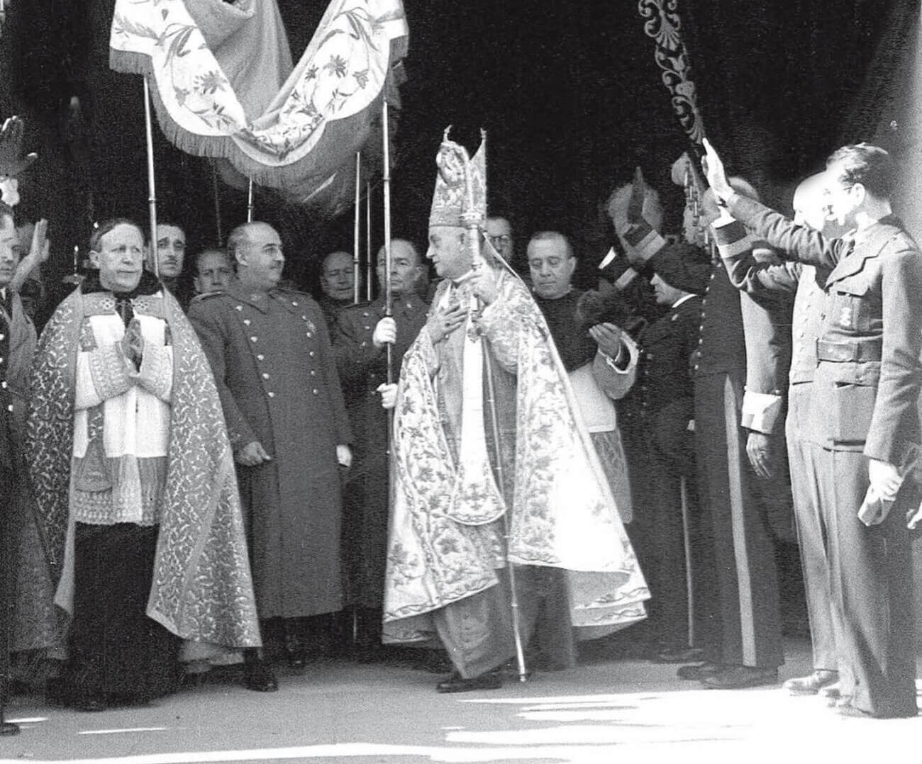 España y el Vaticano: una historia de pecados liberales, fracaso laico y curas rojos en el franquismo