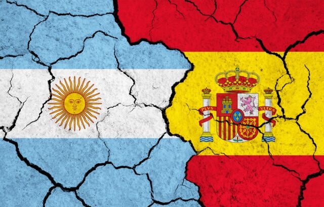 España y Argentina: rivales dentro del campo, aliados fuera de él